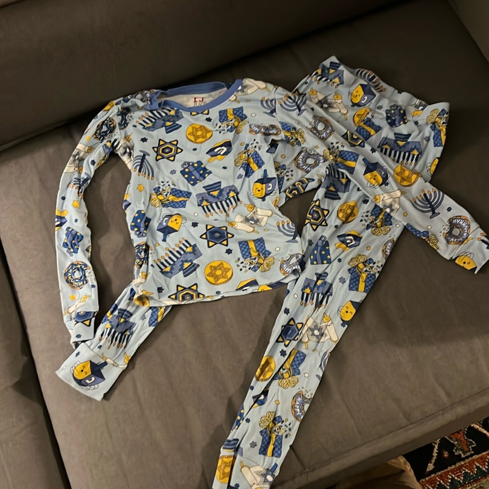 Hanukkah pajamas excellent condition size 7 (runs small so better for size 6)